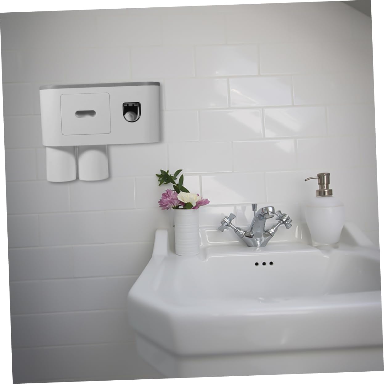 Wall-Mounted Toothpaste Dispenser for Efficient Use