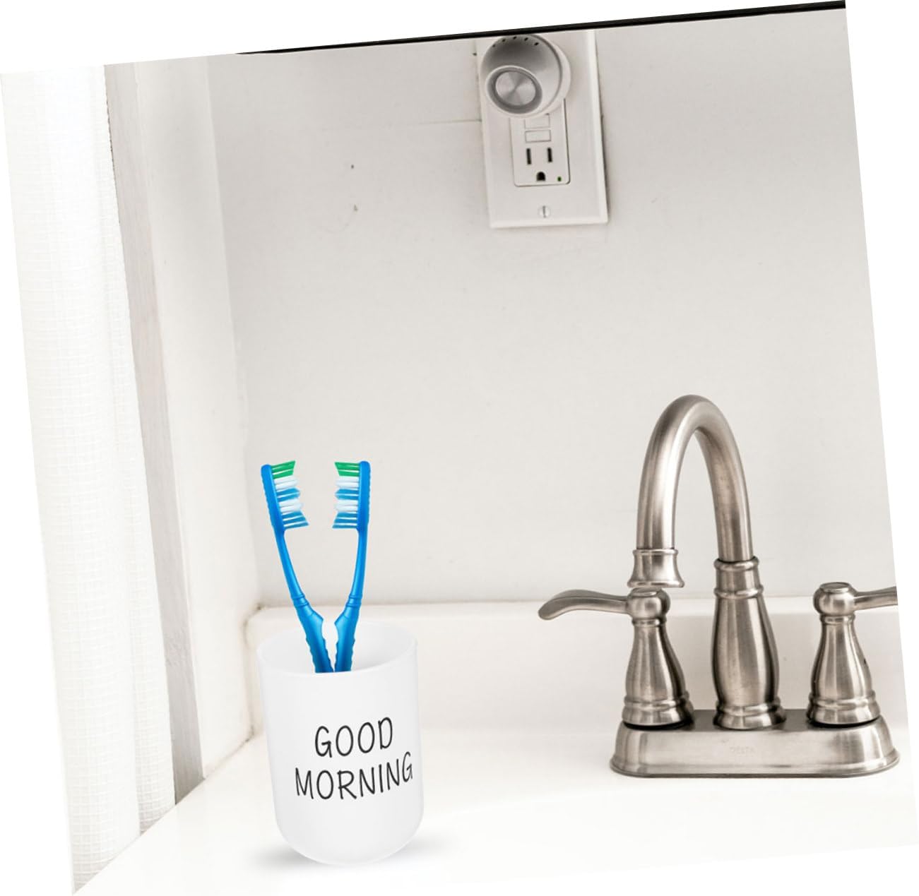 Elegant bathroom organizer