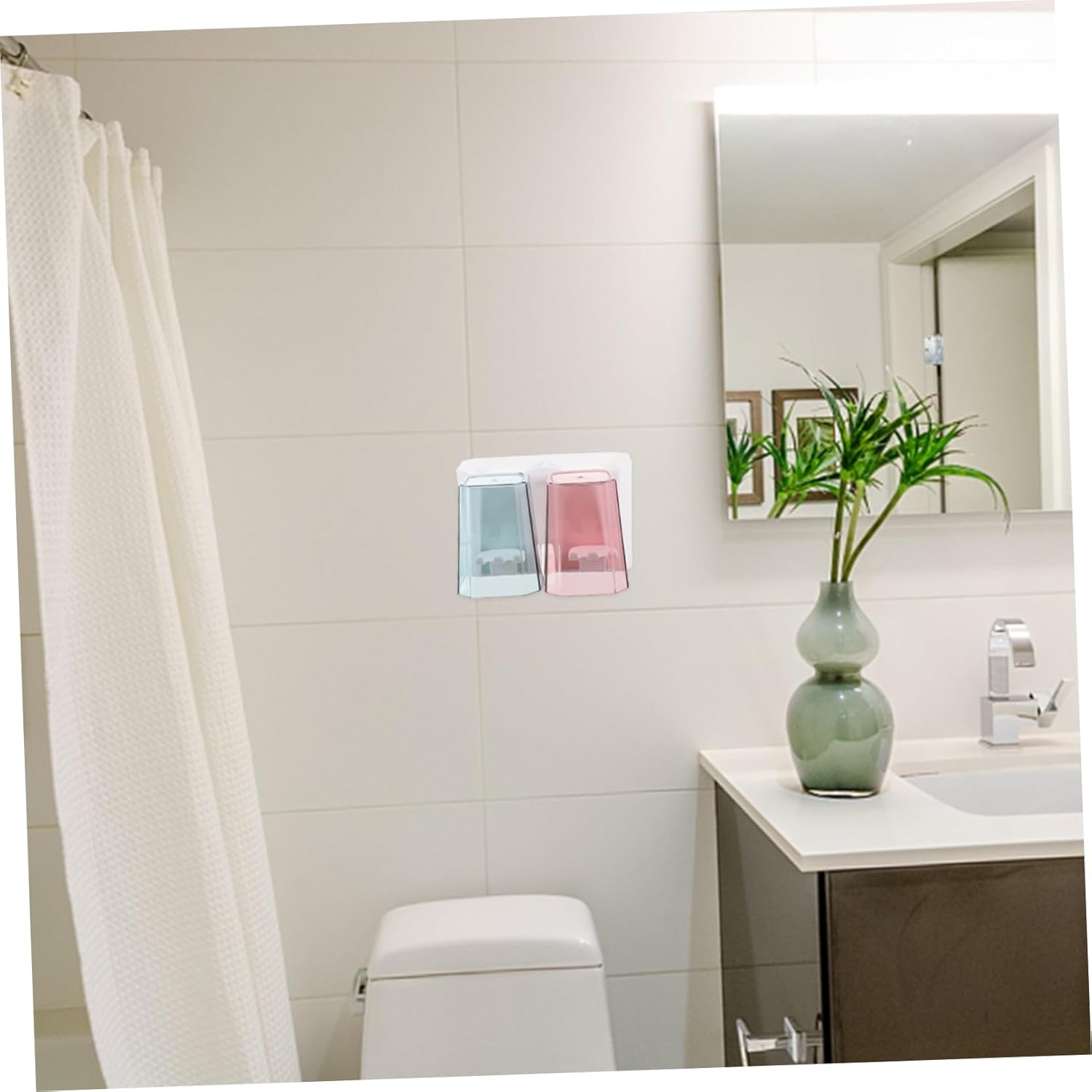 Efficient Space-Saving Organizer for Toiletries